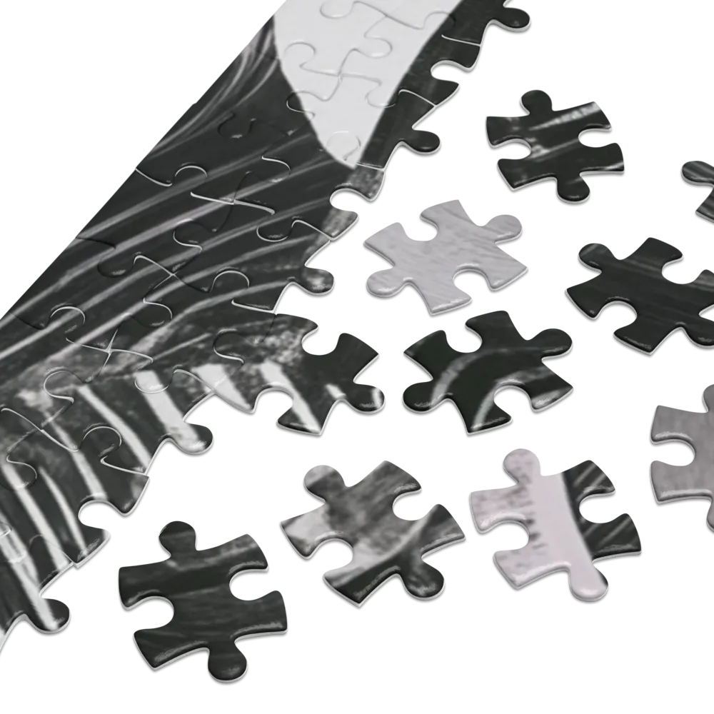 Sussurros Monocromáticos 
 Puzzle em caixa de metal